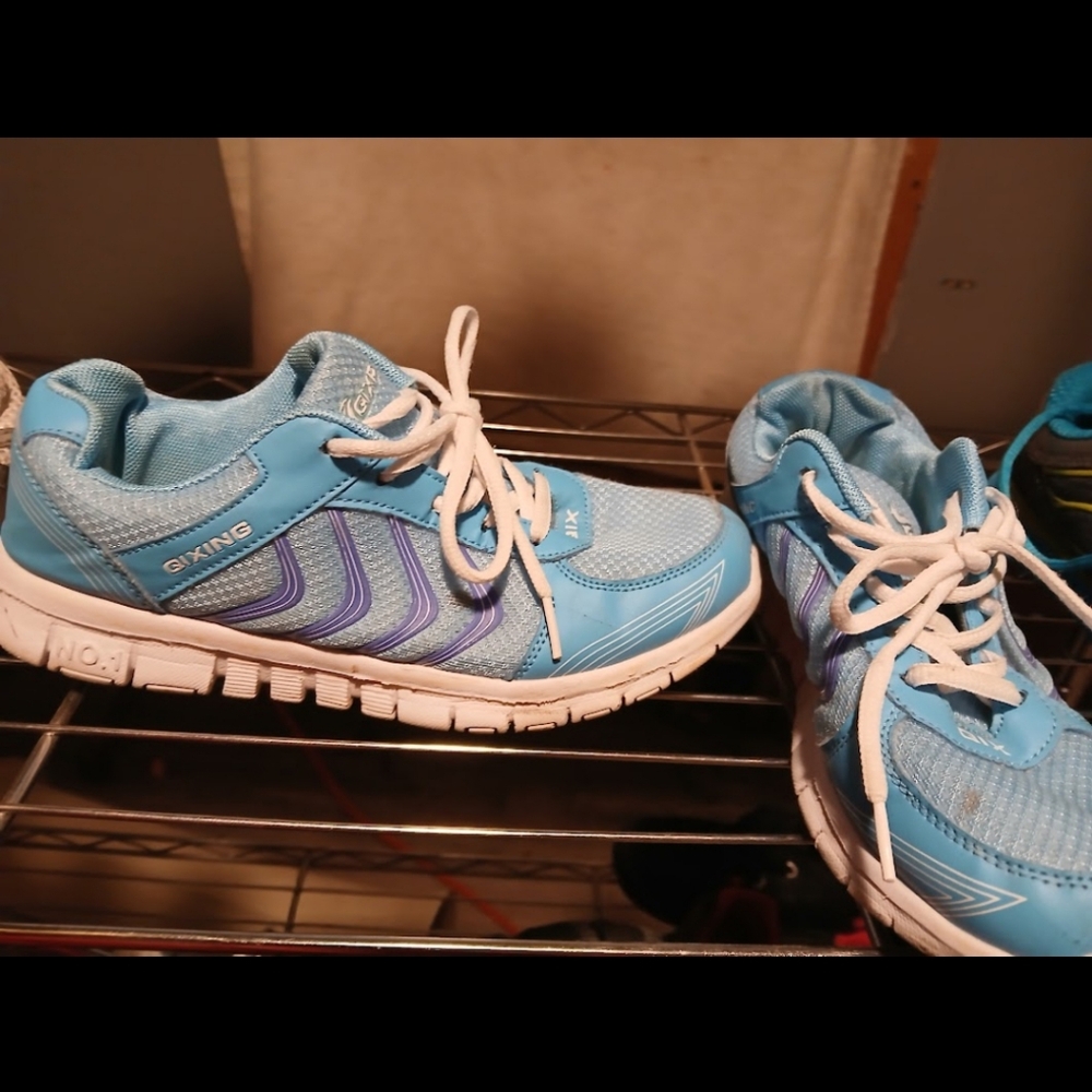 Qixing Womens Athletic Shoes.